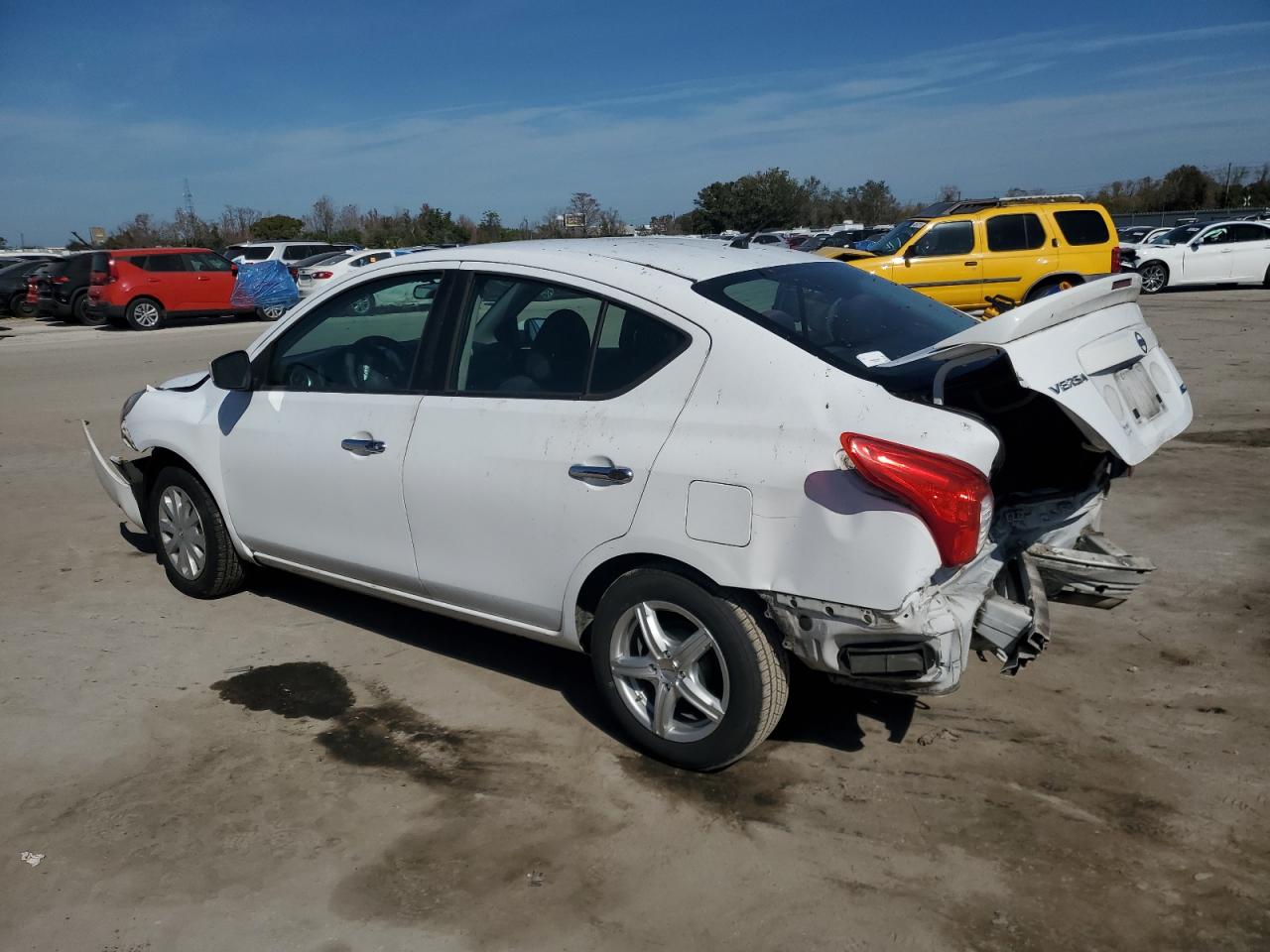 2016 Nissan Versa - Image 2