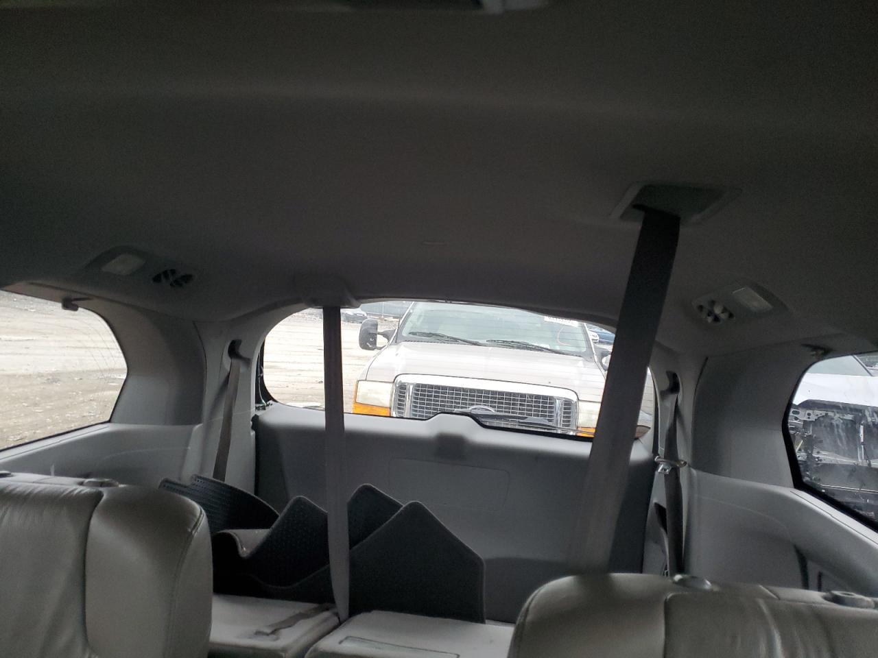 2011 Honda Odyssey - Image 10