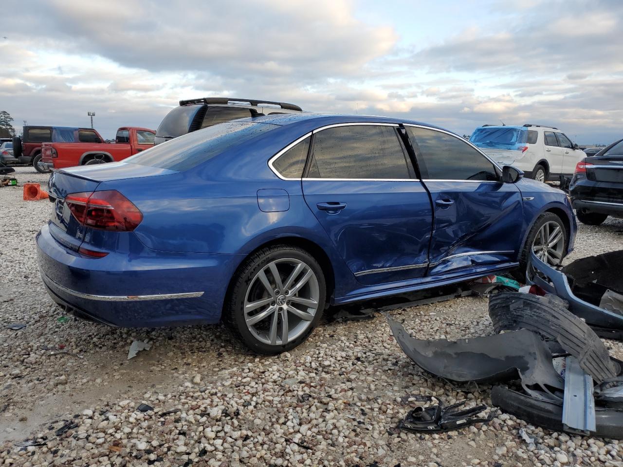 2017 Volkswagen Passat - Image 3
