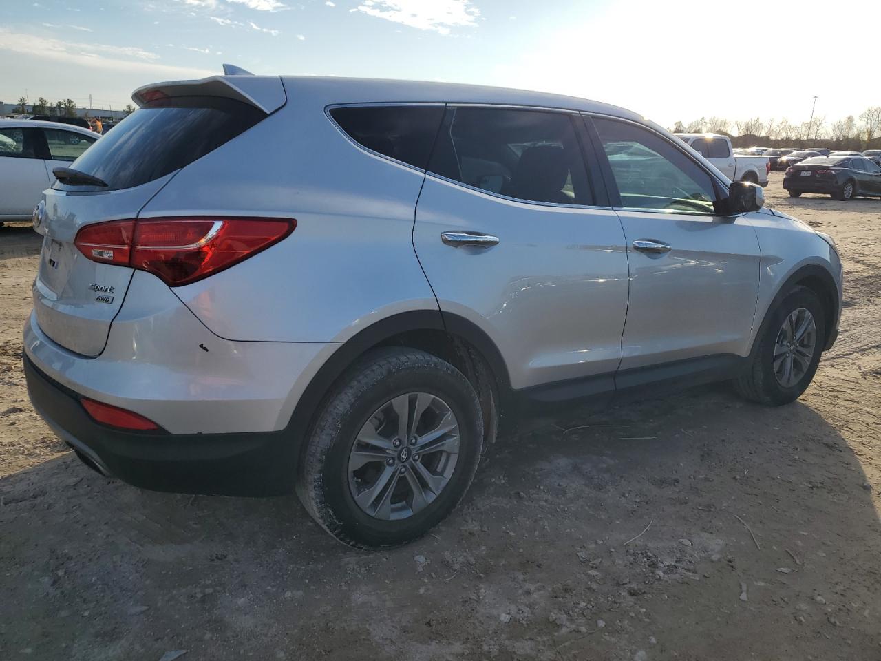 2016 Hyundai Santa Fe - Image 3
