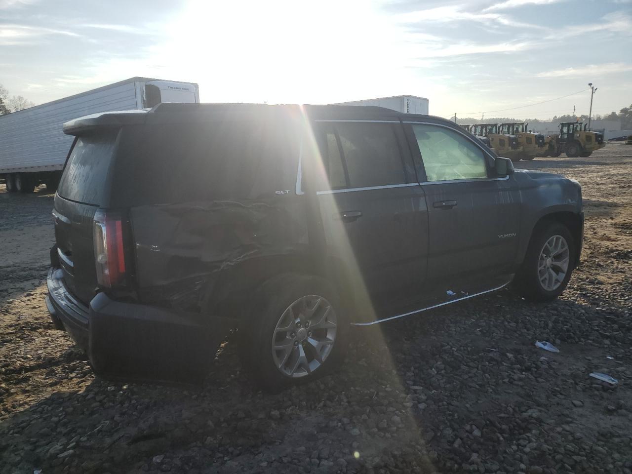 2015 GMC Yukon - Image 3