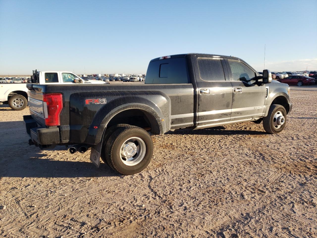 2019 Ford F350 - Image 3
