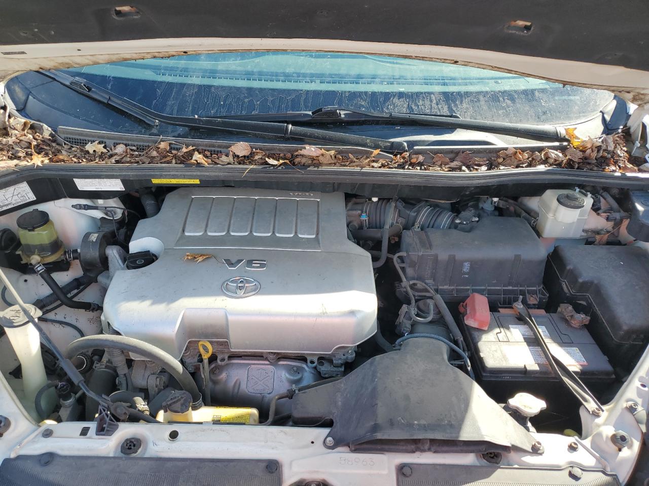 2010 Toyota Sienna - Image 12