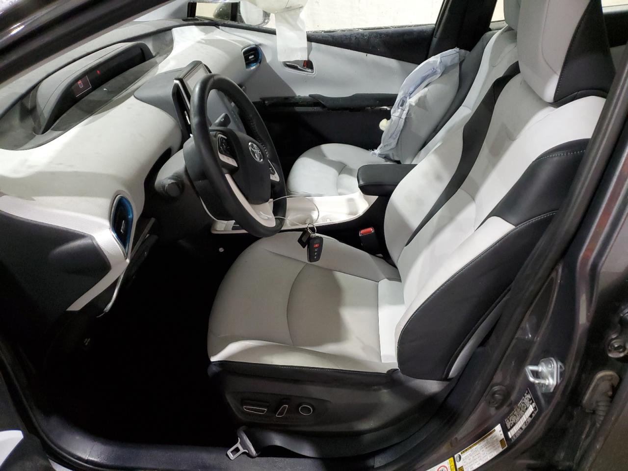 2017 Toyota Prius - Image 7