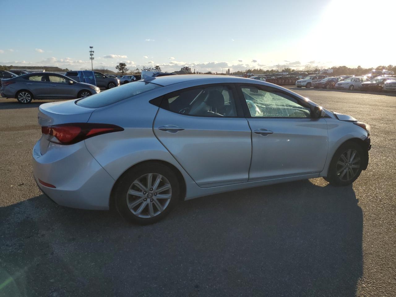 VIN KMHDH4AE2FU264720 2015 HYUNDAI ELANTRA no.3