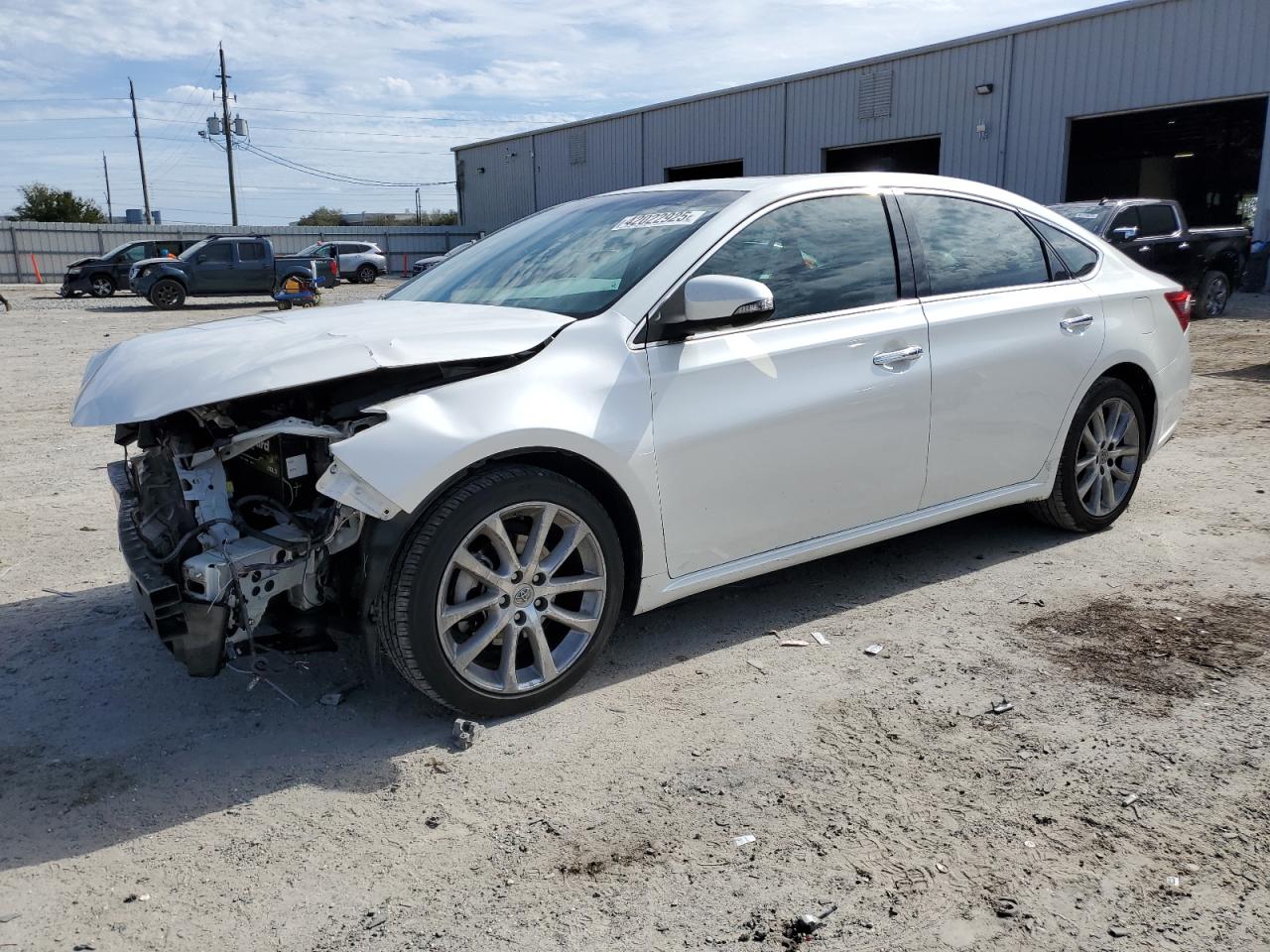 2013 Toyota Avalon - Image 1