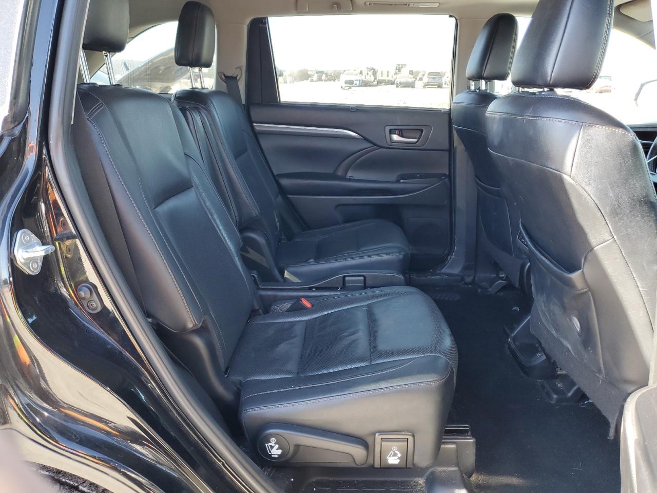 2019 Toyota Highlander - Image 11