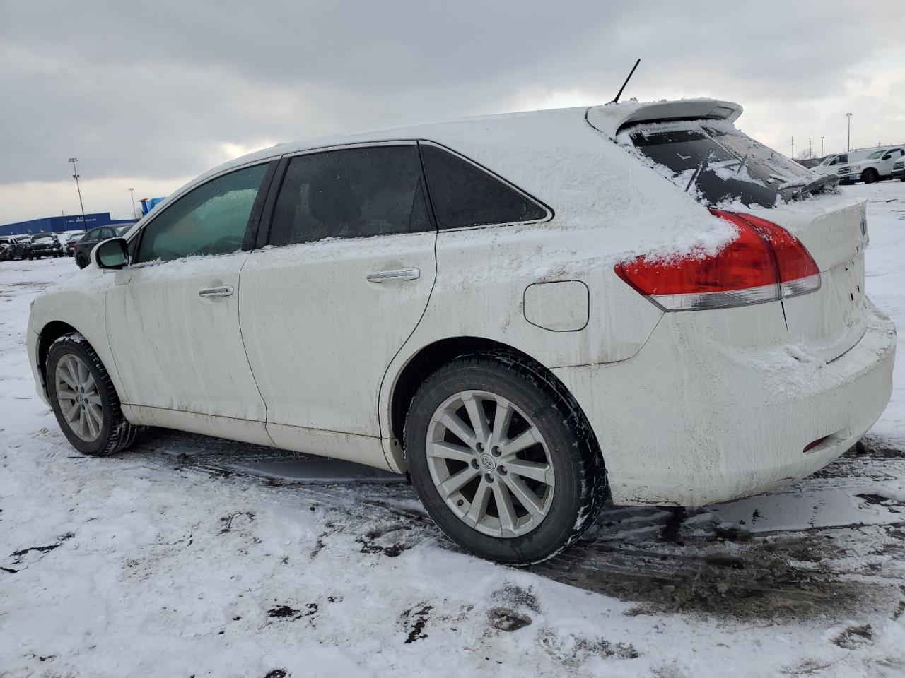 2011 Toyota Venza - Image 2
