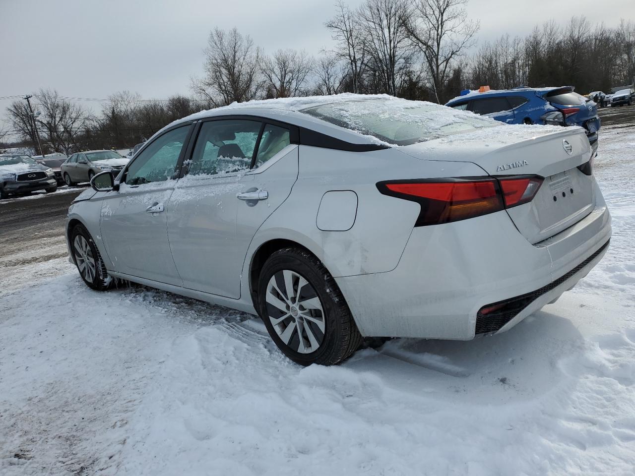 2020 Nissan Altima - Image 2