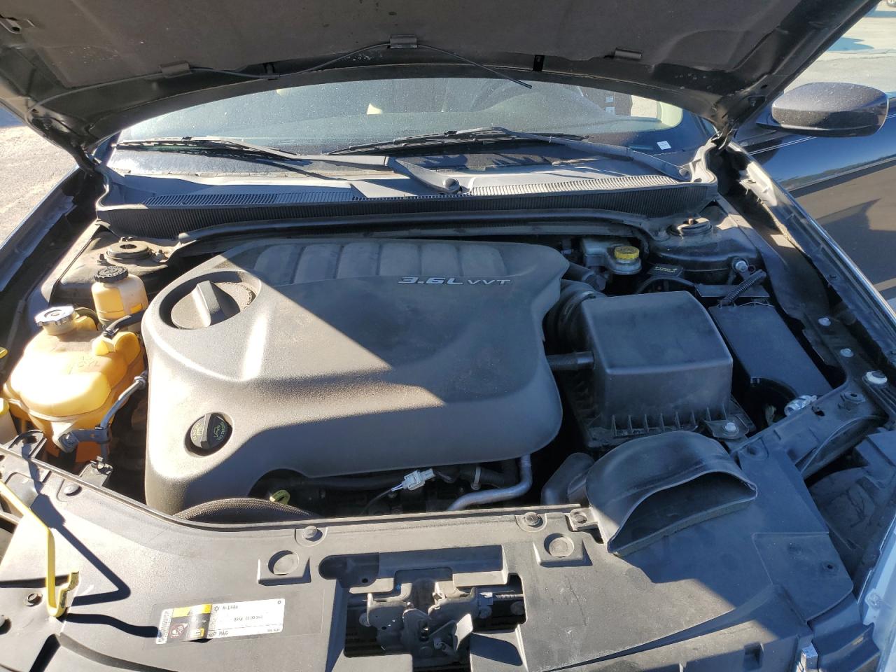 2014 Chrysler 200 - Image 11