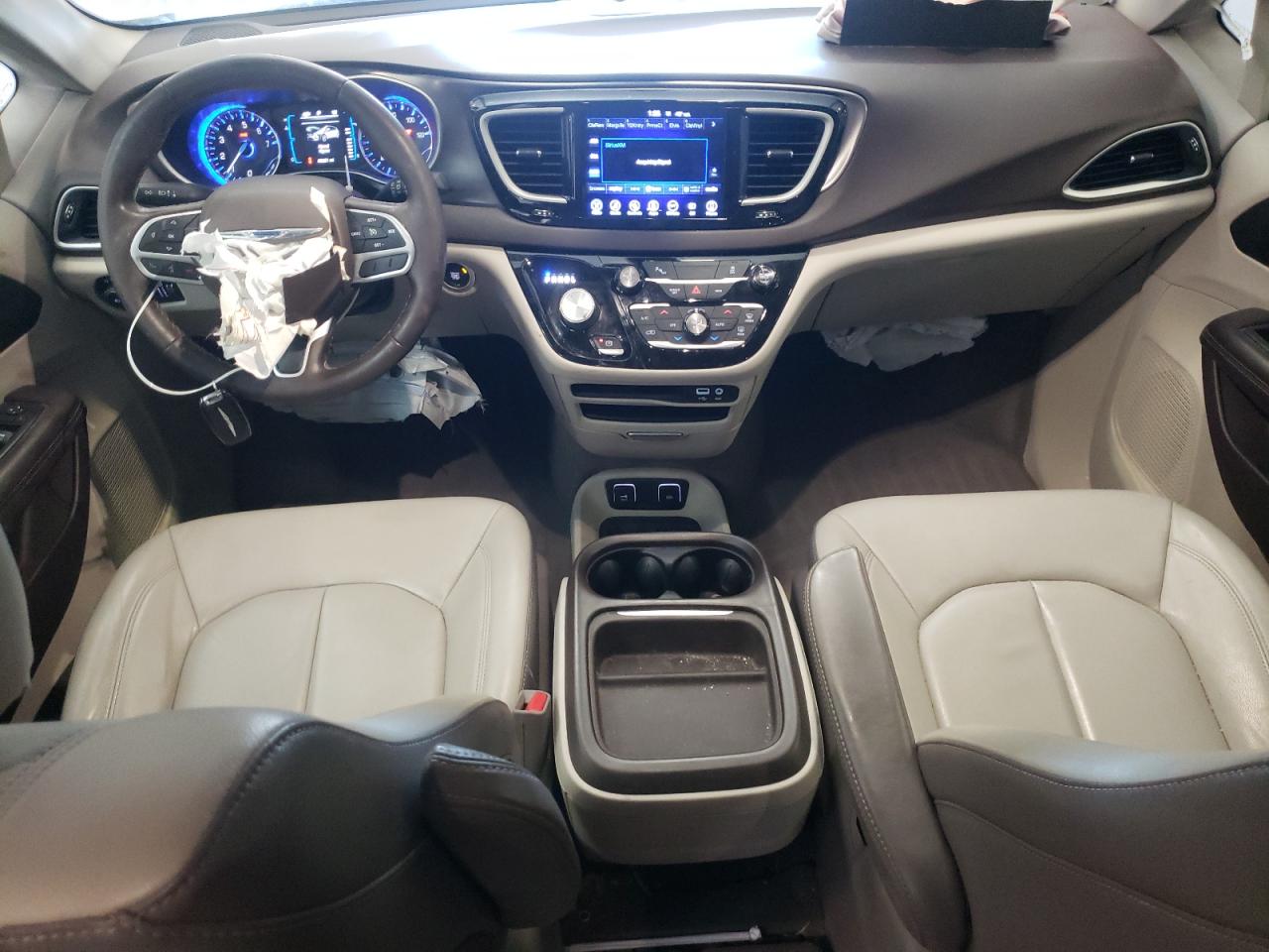 2017 Chrysler Pacifica - Image 8