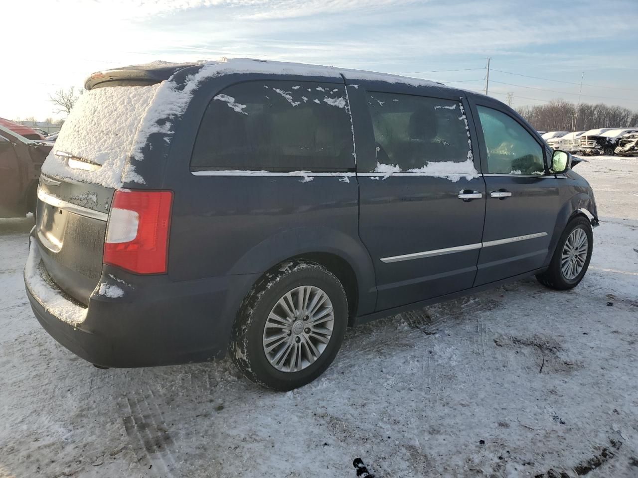 2013 Chrysler Town & Country - Image 3