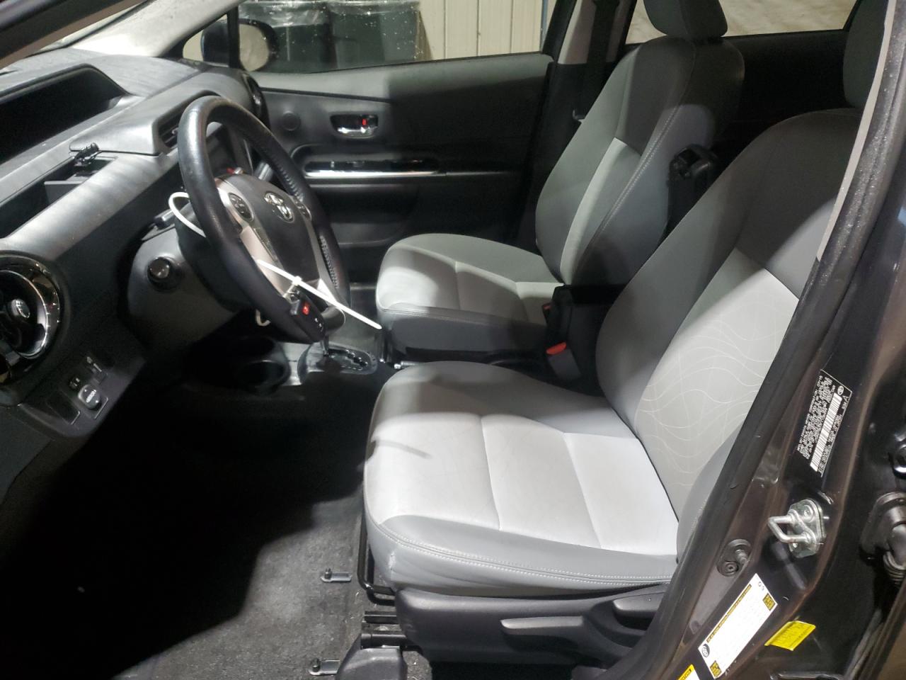 2015 Toyota Prius - Image 7
