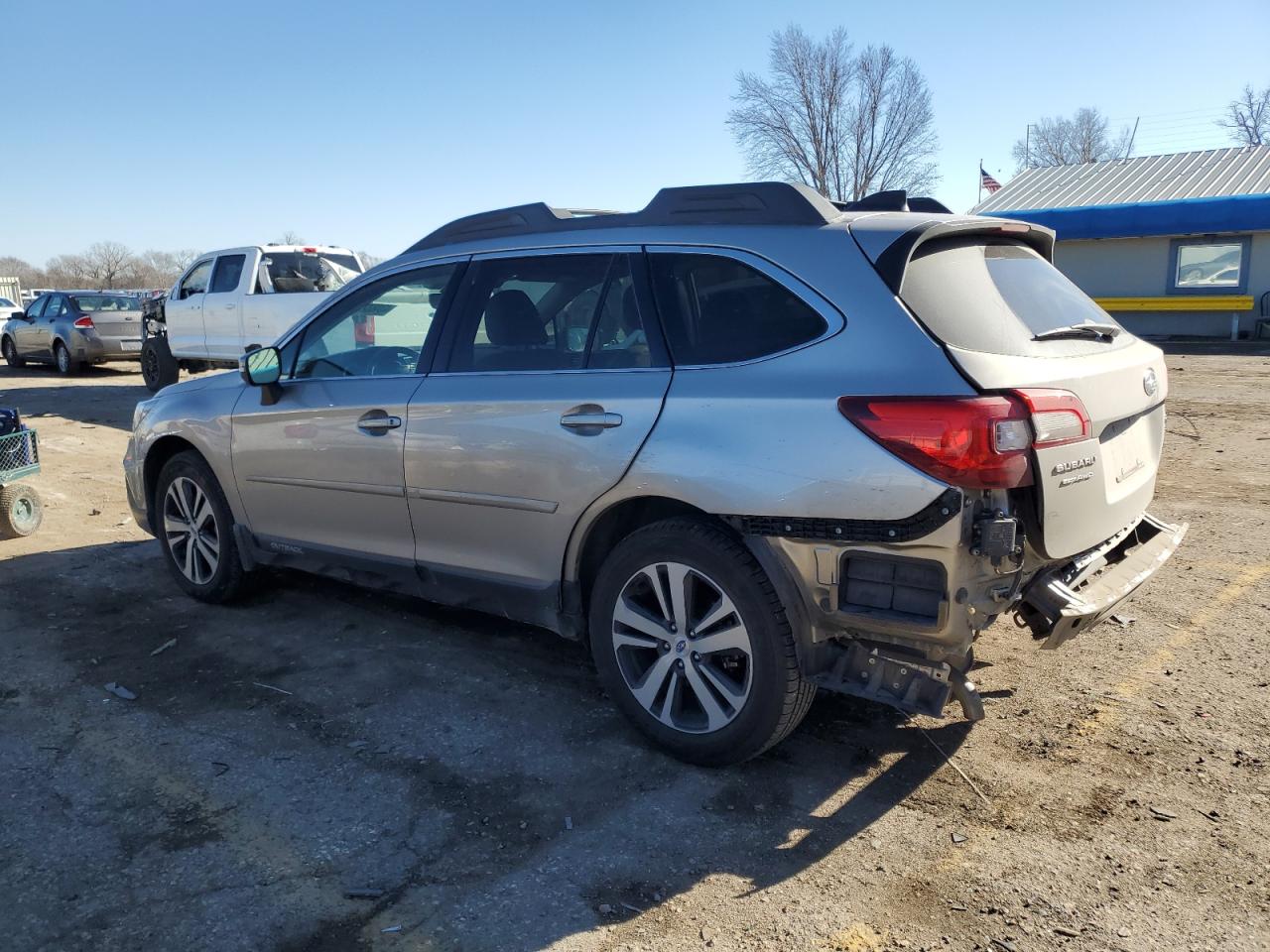2018 Subaru Outback - Image 2