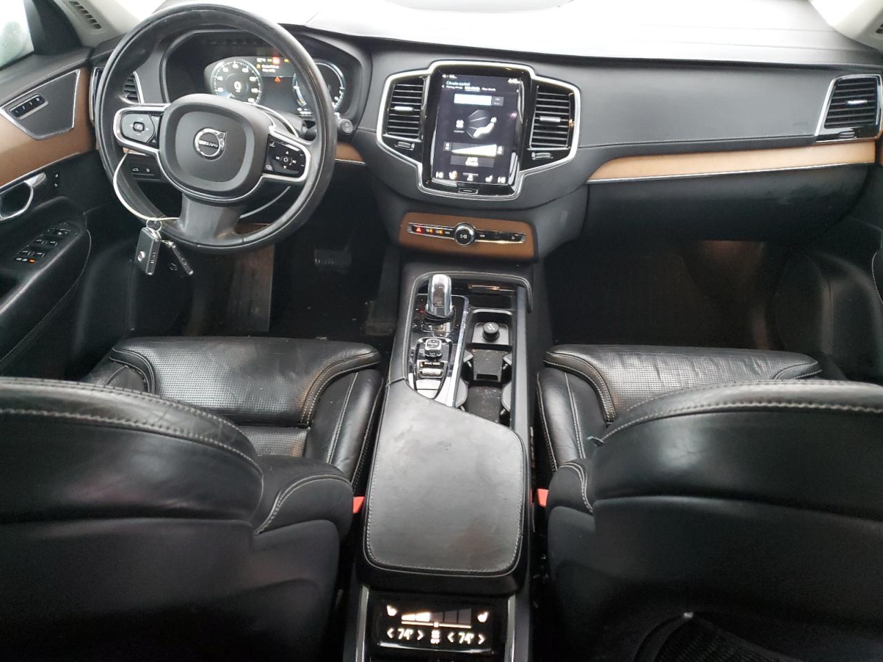 2017 Volvo XC90 - Image 8