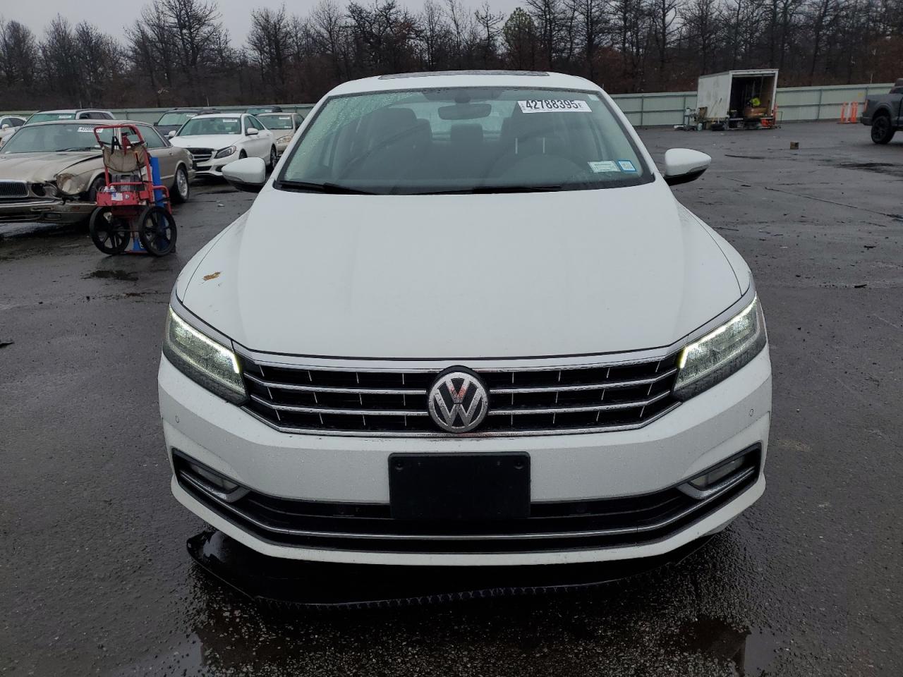 2018 Volkswagen Passat - Image 5