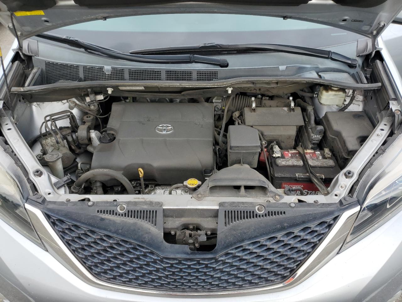 2015 Toyota Sienna - Image 12