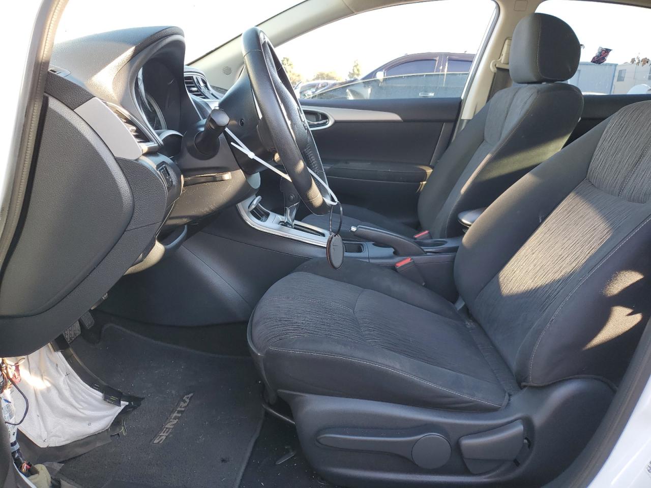 2015 Nissan Sentra - Image 7