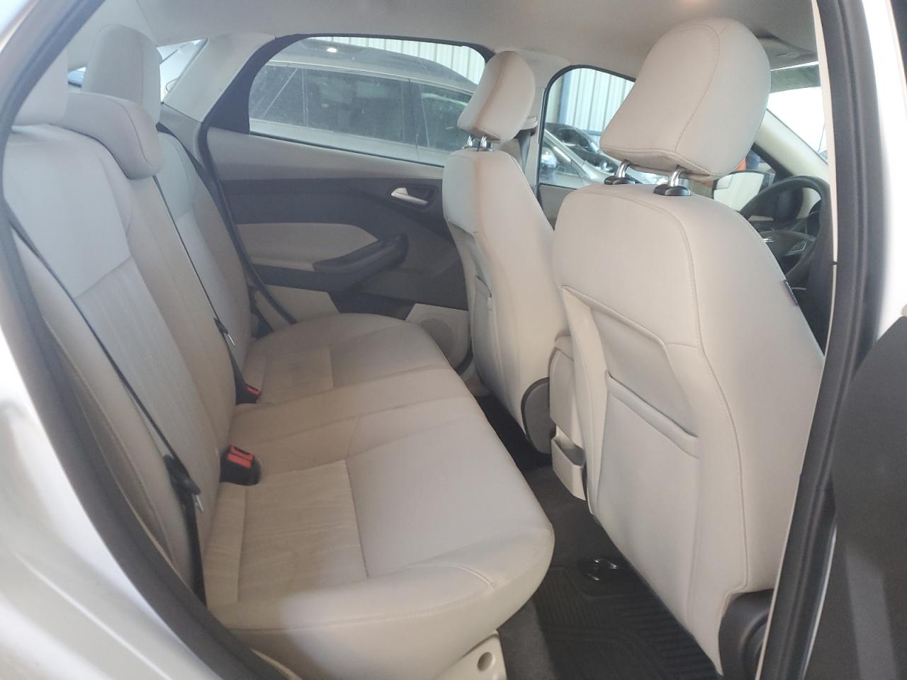 2015 Ford Focus Se VIN: 1FADP3F28FL374408 Lot: 43200545