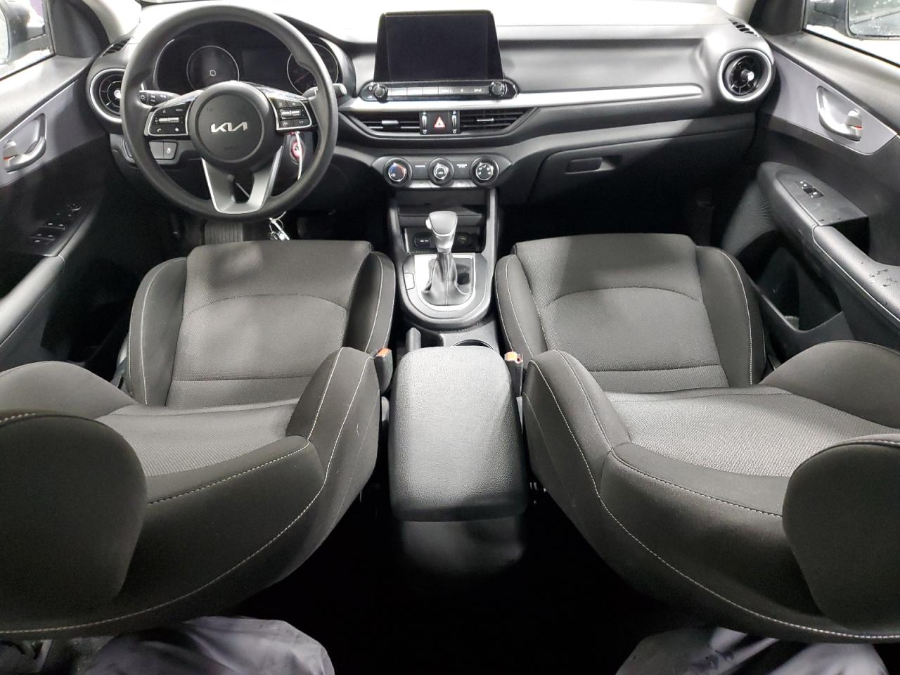 2024 Kia Forte - Image 8