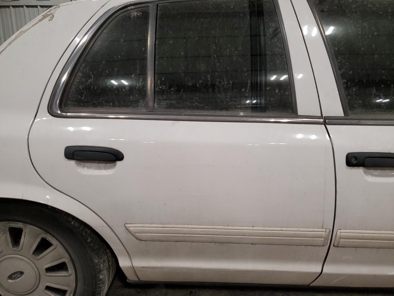 2011 Ford Crown Victoria - Image 10