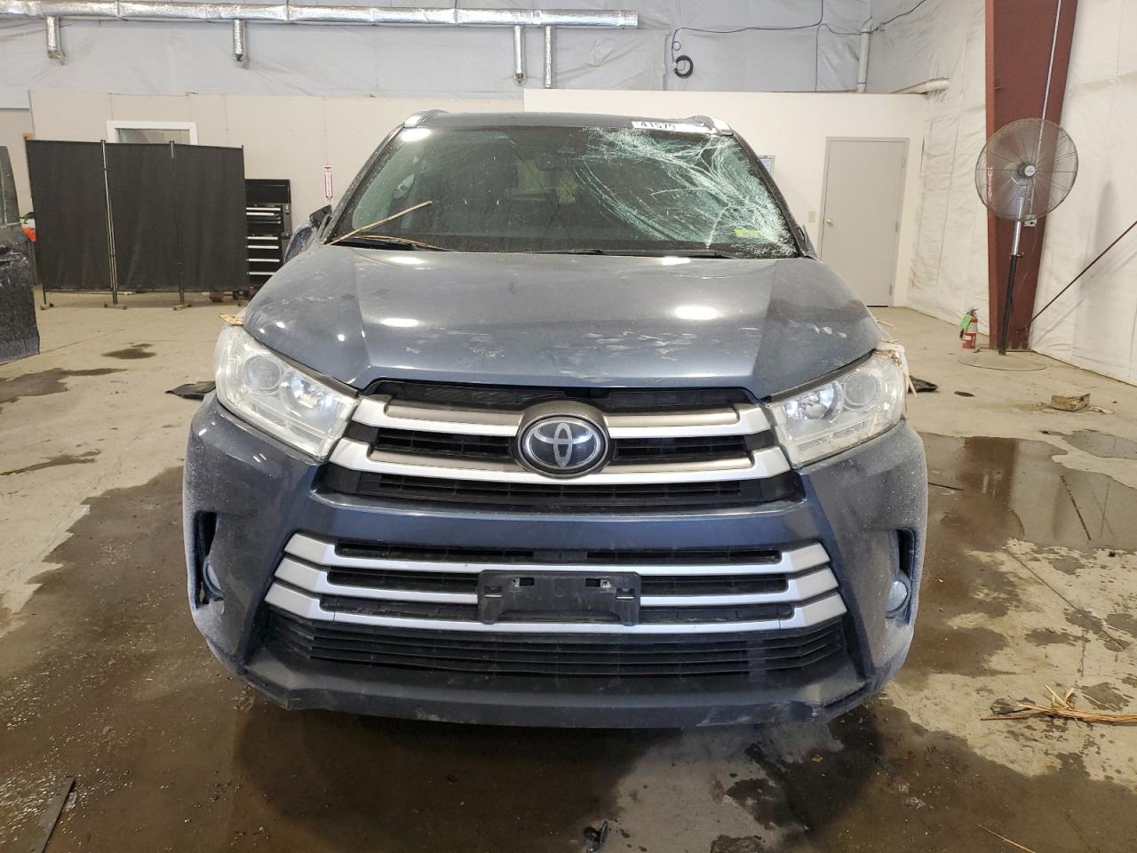 2017 Toyota Highlander - Image 5