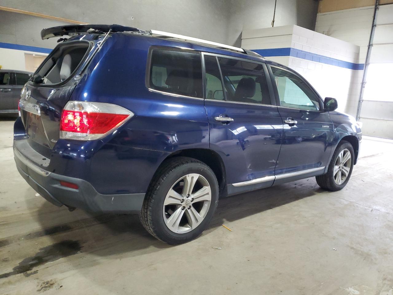 2012 Toyota Highlander - Image 3