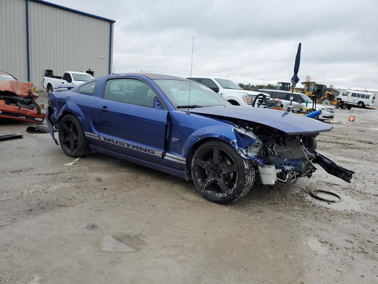 2005 Ford Mustang - Image 4