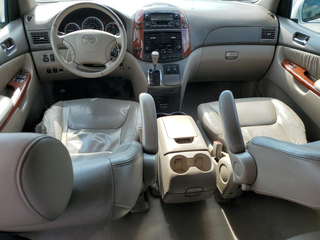 2004 Toyota Sienna - Image 8