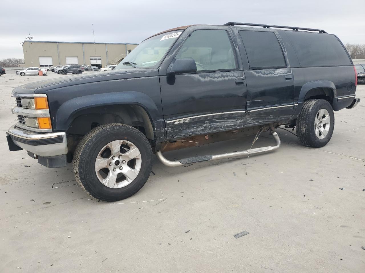 1999 Chevrolet Suburban - Image 1