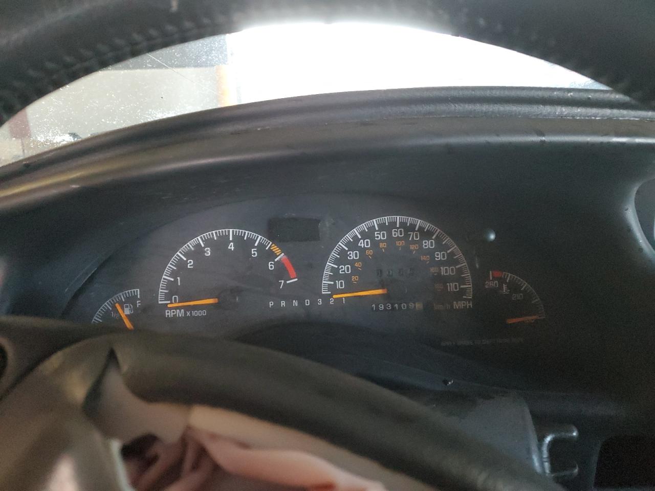 2000 Pontiac Grand Prix - Image 9