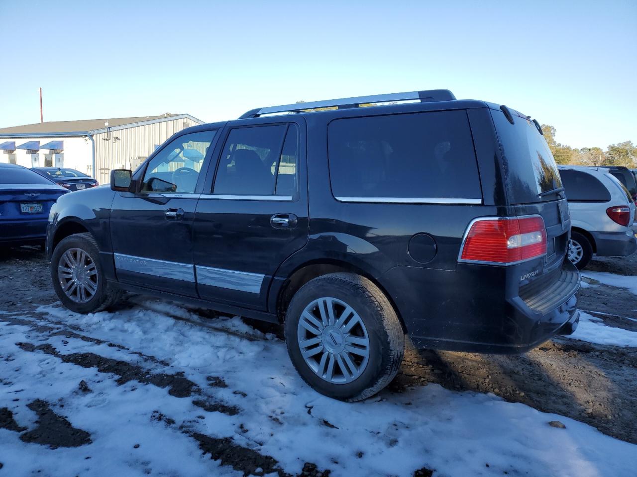 2010 Lincoln Navigator - Image 2