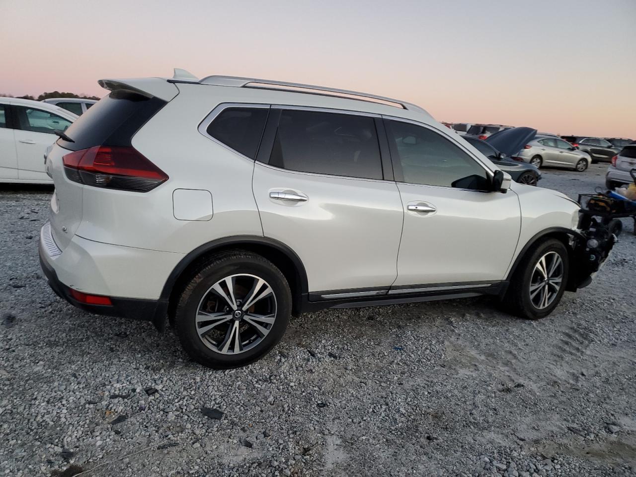2018 Nissan Rogue - Image 3