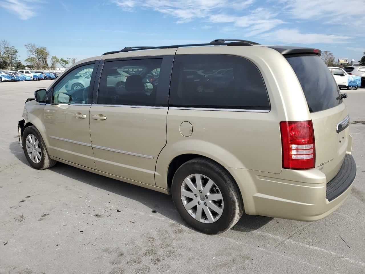 2010 Chrysler Town & Country - Image 2