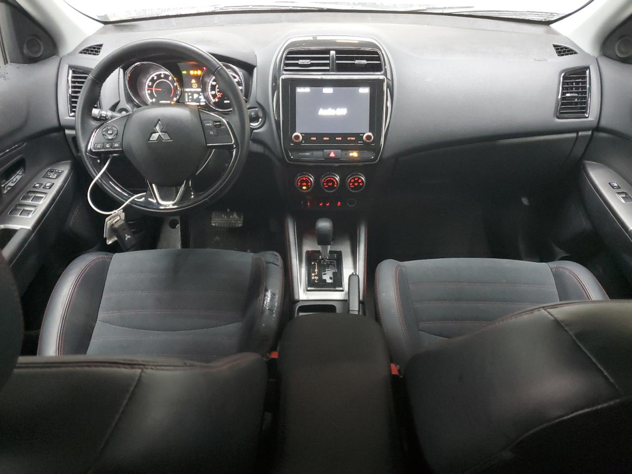 2024 Mitsubishi Outlander - Image 8