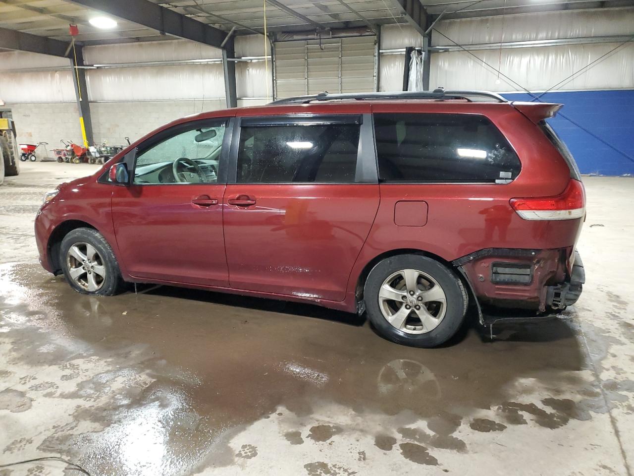 2011 Toyota Sienna - Image 2