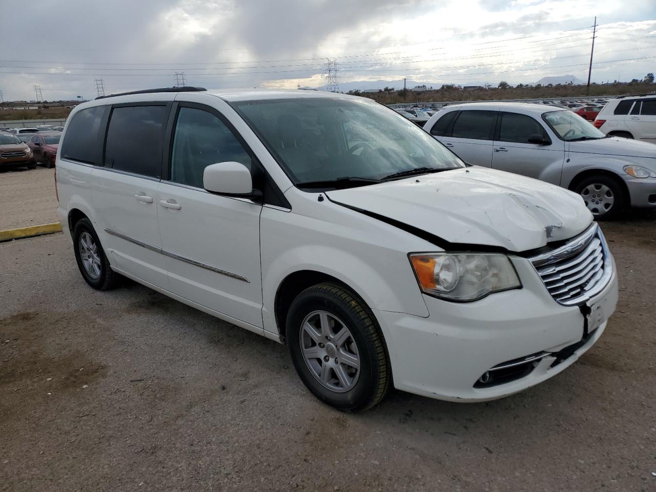 2013 Chrysler Town & Country - Image 4