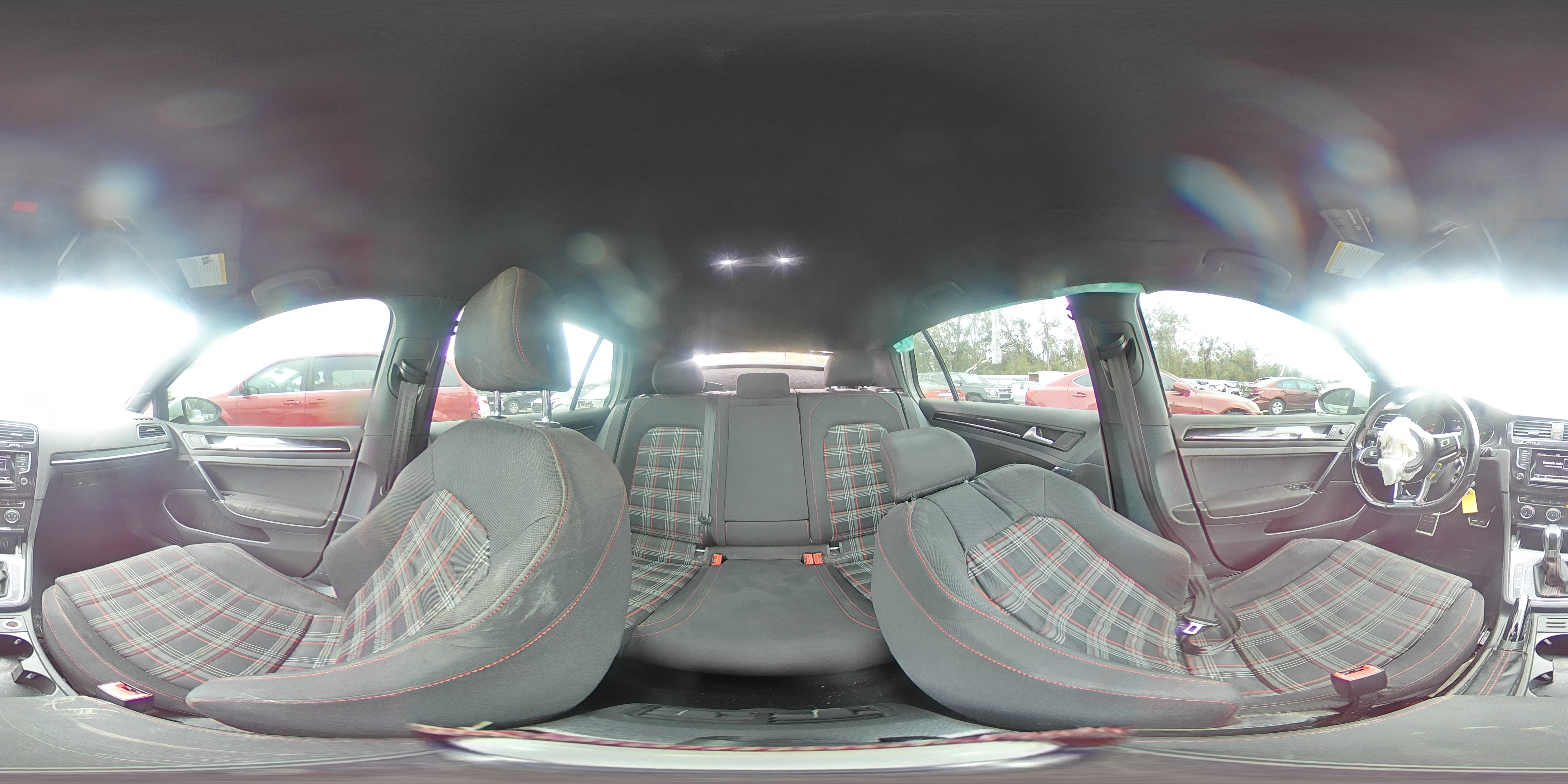 2015 Volkswagen GTI - Image 13
