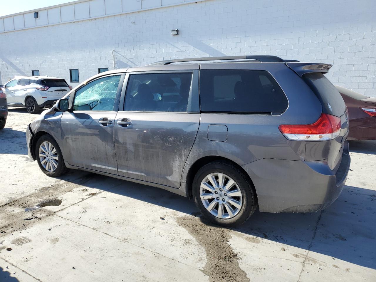 2011 Toyota Sienna - Image 2