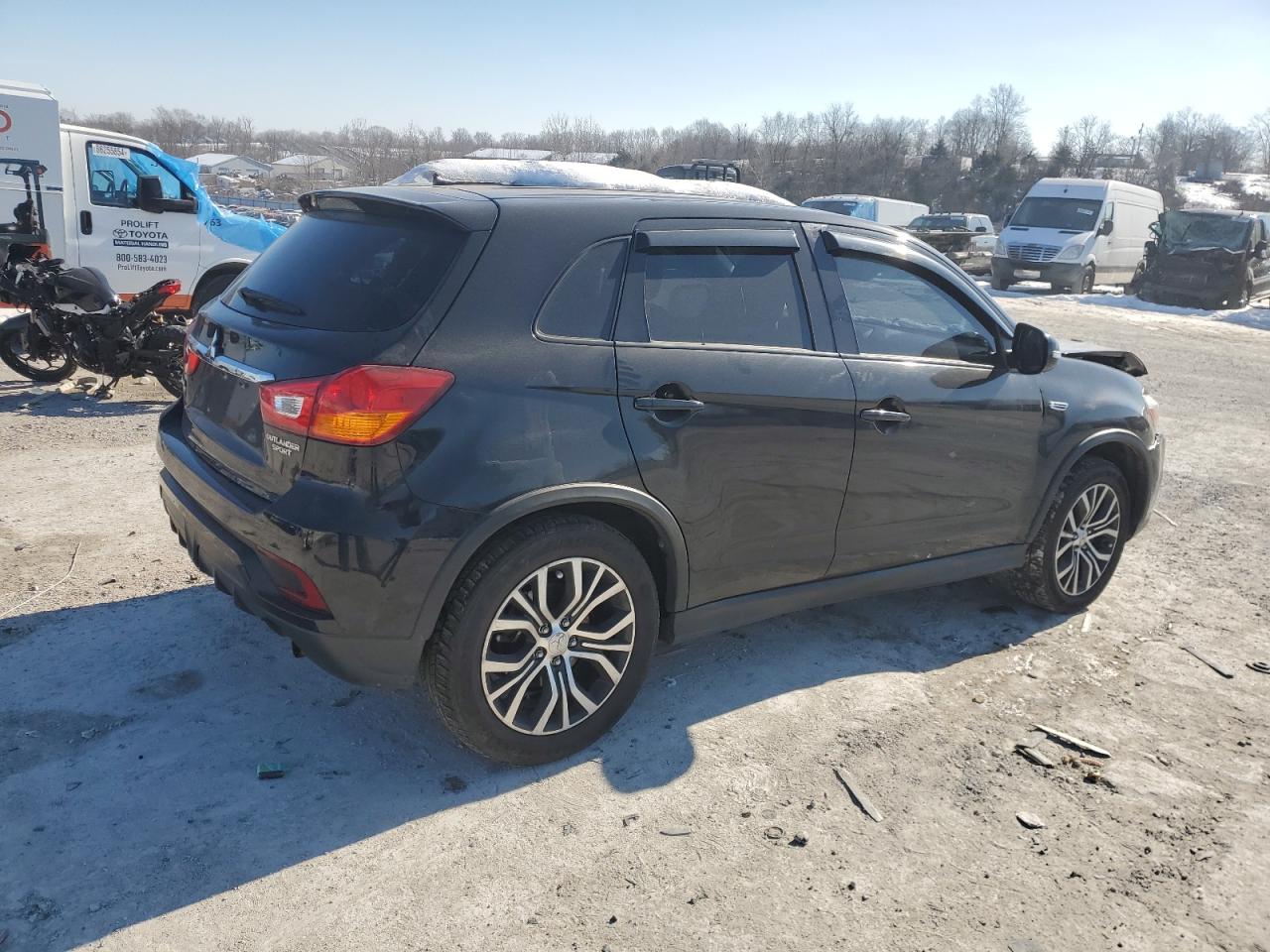 2018 Mitsubishi Outlander - Image 3