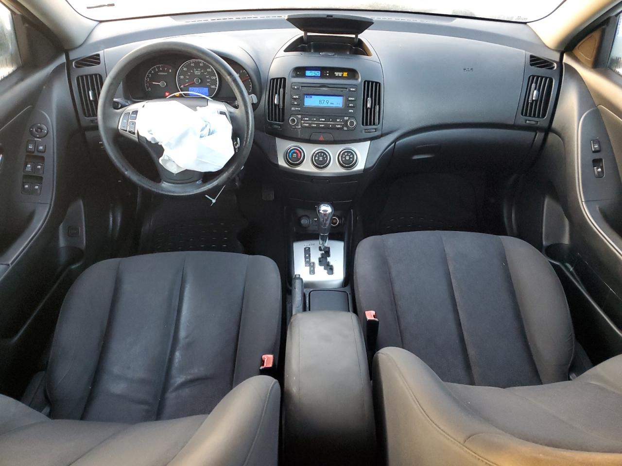 2010 Hyundai Elantra - Image 8