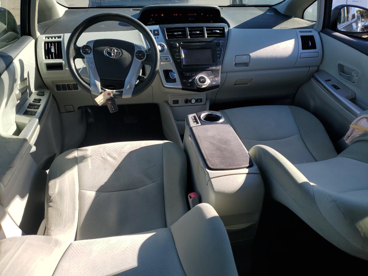 2013 Toyota Prius - Image 8