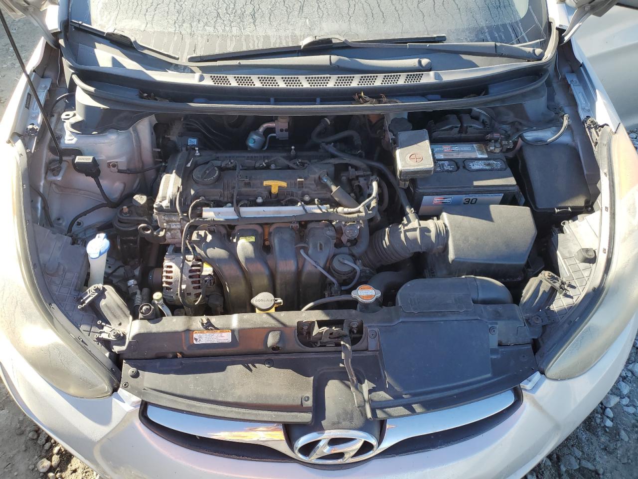 2011 Hyundai Elantra - Image 11