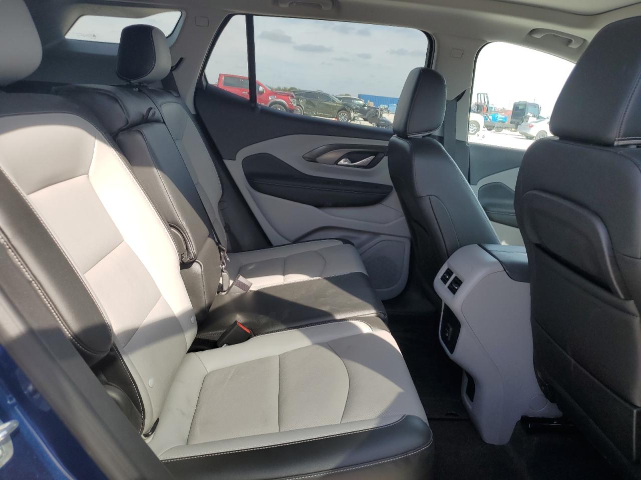 2022 GMC Terrain - Image 11