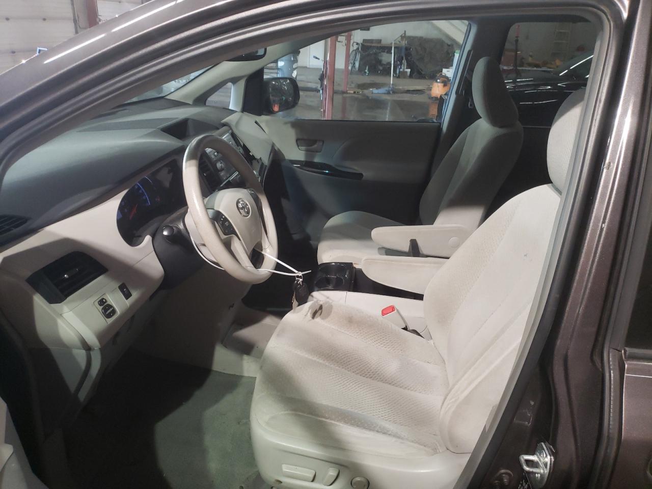 2012 Toyota Sienna - Image 7