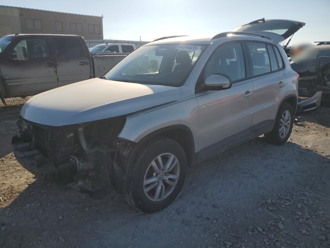 2015 Volkswagen Tiguan - Image 1