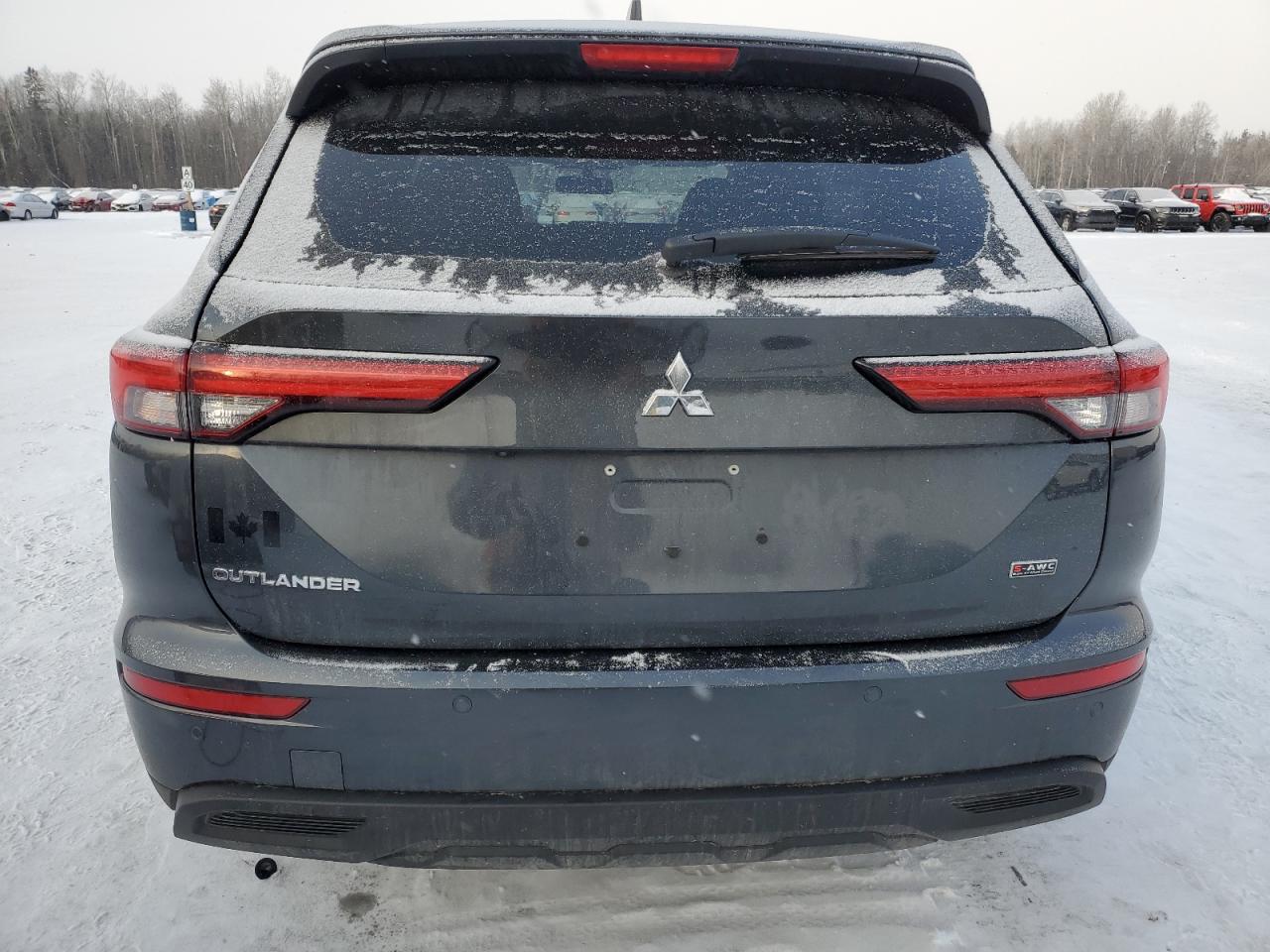 2024 Mitsubishi Outlander - Image 6