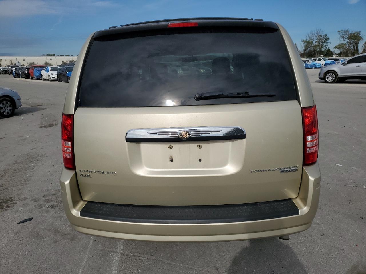 2010 Chrysler Town & Country - Image 6