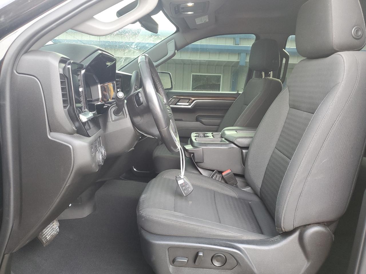 2022 Chevrolet Silverado - Image 7
