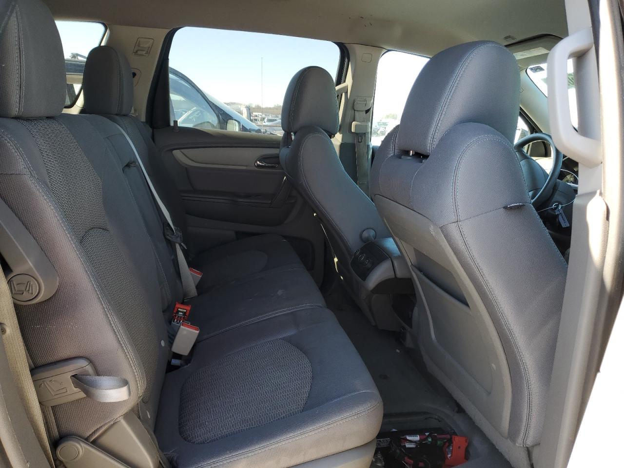 2015 Chevrolet Traverse - Image 12